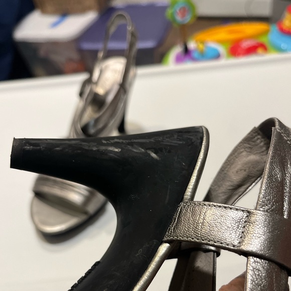 KENNETH COLE REACTION SILVER HIGH HEEL SANDALS - Picture 5 of 9